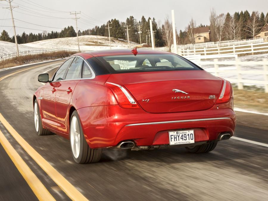  Jaguar XJ AWD 2012 года  (US) (фото 10 из 16)